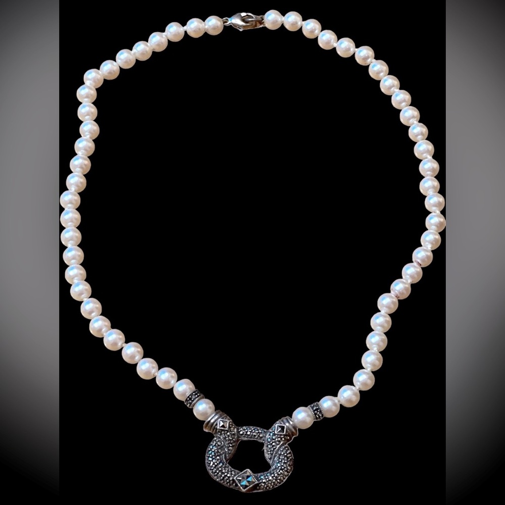 Beautiful faux pearls and pendant